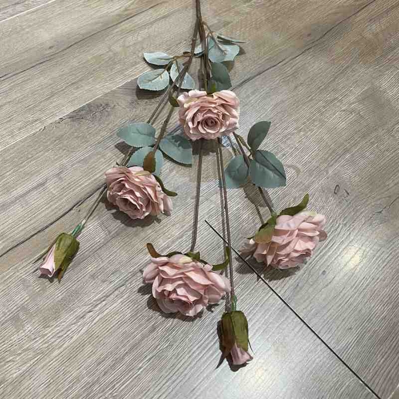 Vintage-style artificial roses