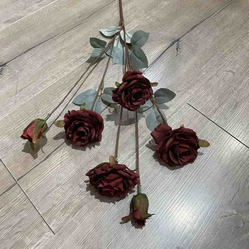 Vintage-style artificial roses