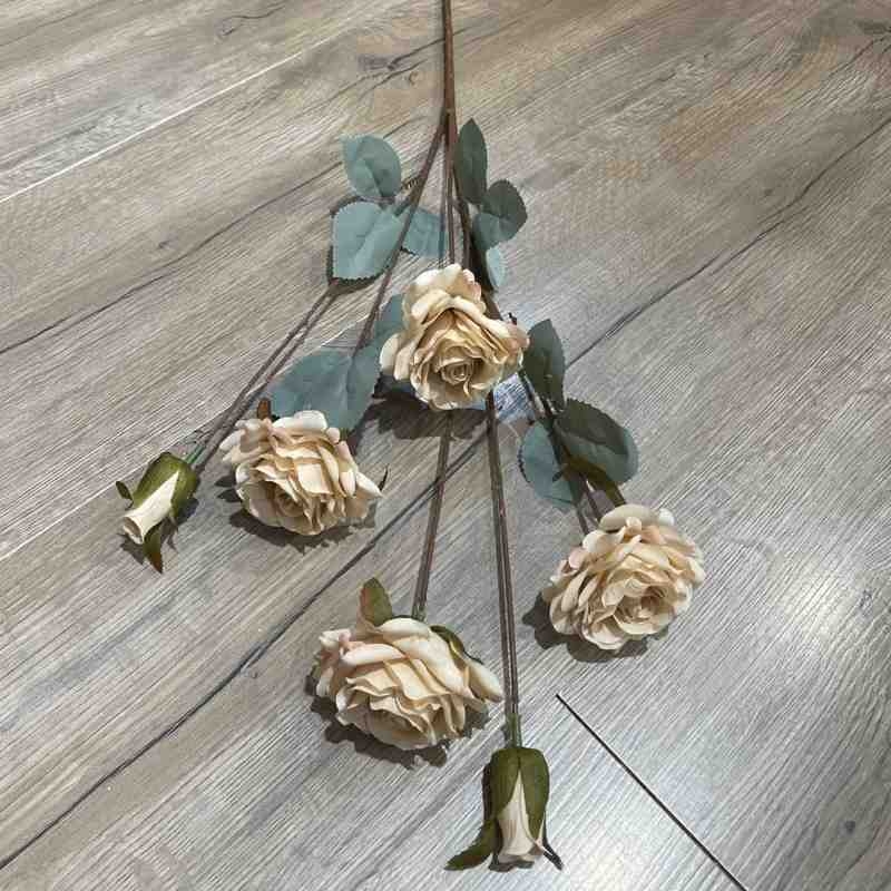 Vintage-style artificial roses