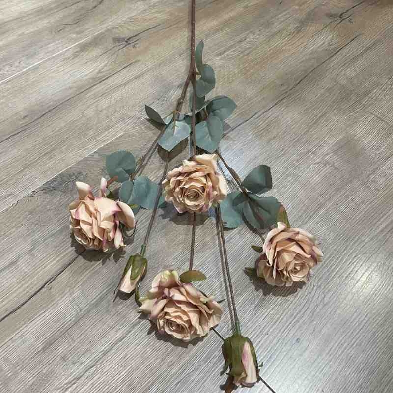 Vintage-style artificial roses
