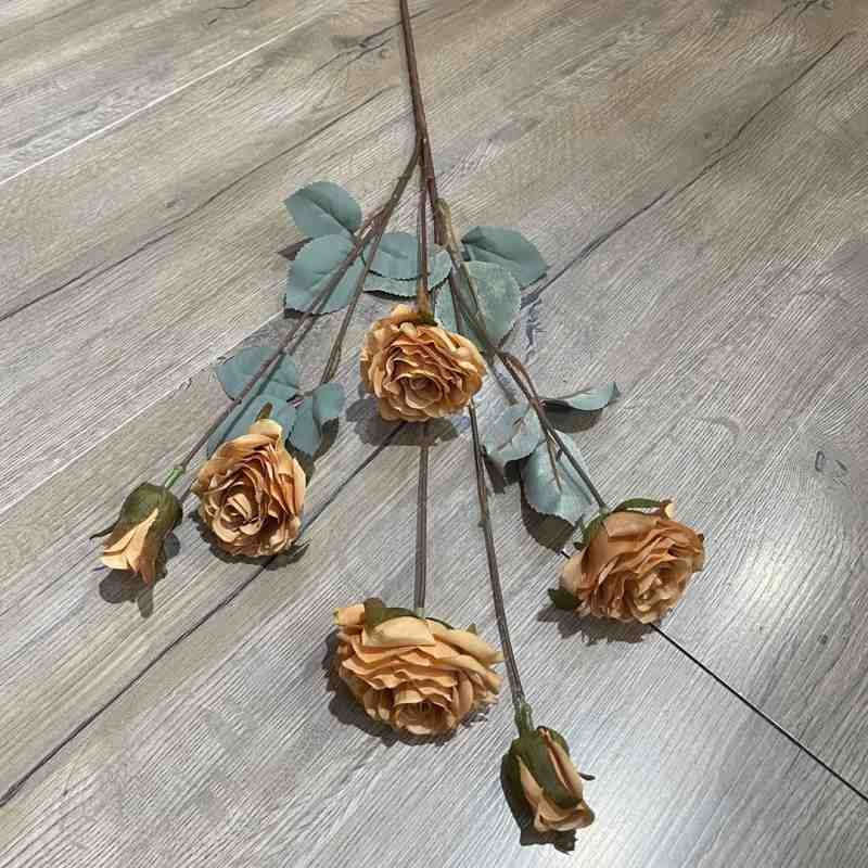 Vintage-style artificial roses