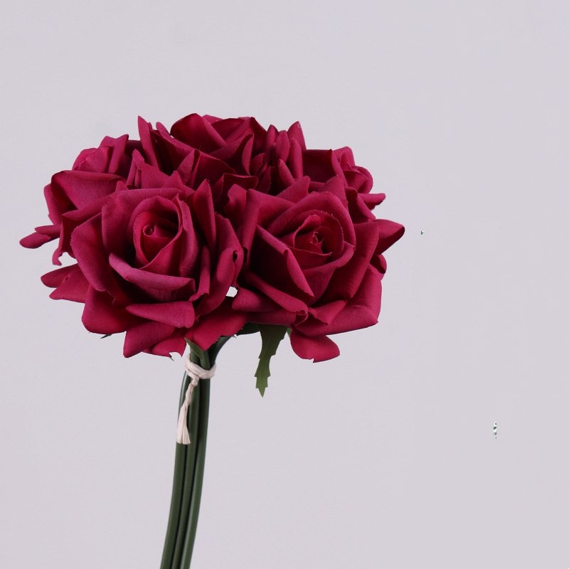 Simulated bouquet containing 5 roses