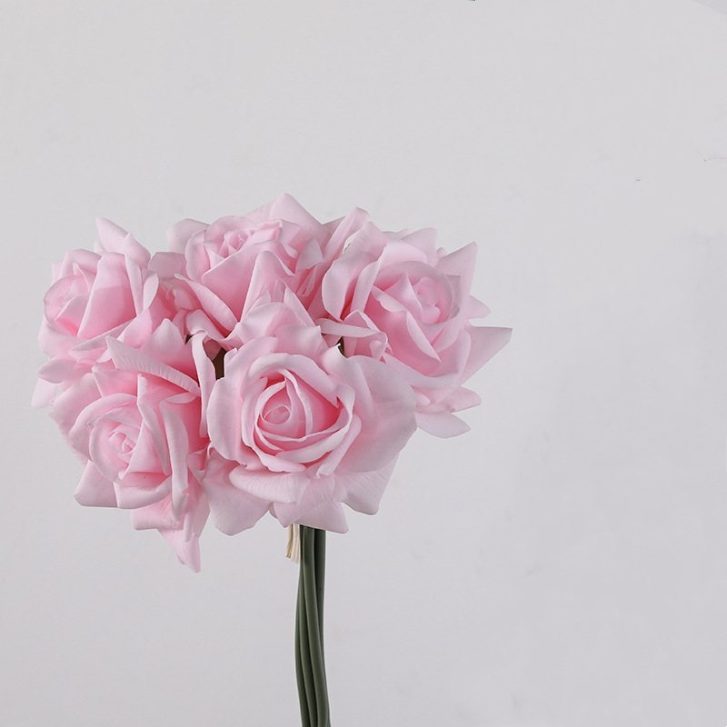 Simulated bouquet containing 5 roses