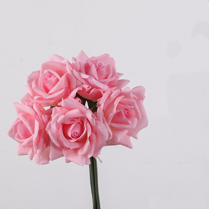 Simulated bouquet containing 5 roses