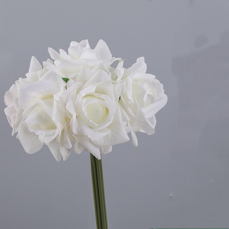 Simulated bouquet containing 5 roses