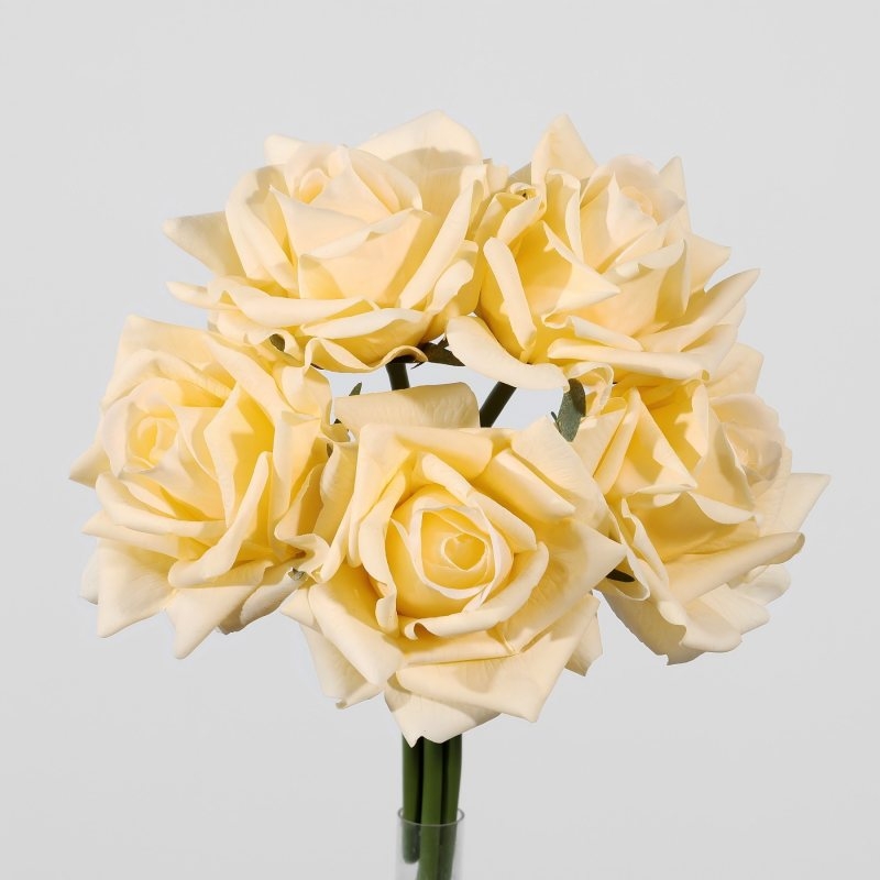 Simulated bouquet containing 5 roses