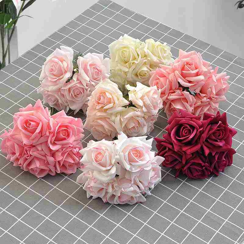 Simulated bouquet containing 5 roses