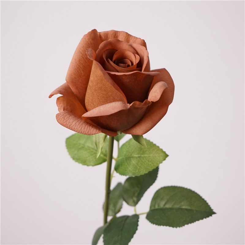 Hand-feeling moisturizing artificial rose