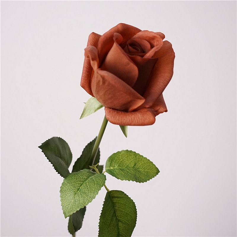 Hand-feeling moisturizing artificial rose