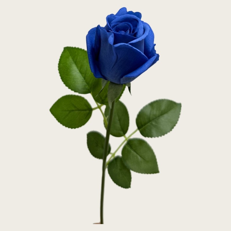 Hand-feeling moisturizing artificial rose