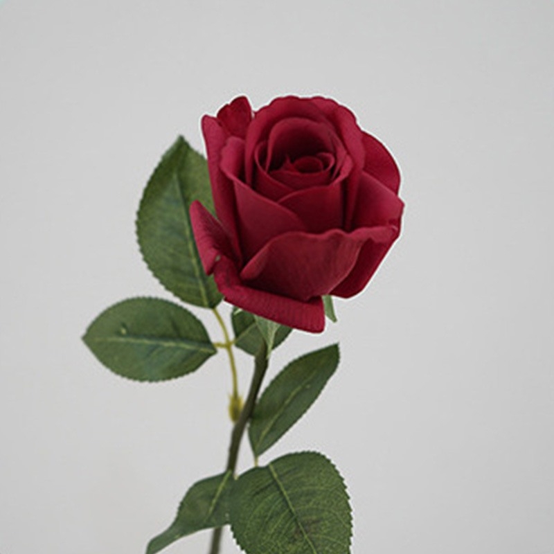 Hand-feeling moisturizing artificial rose