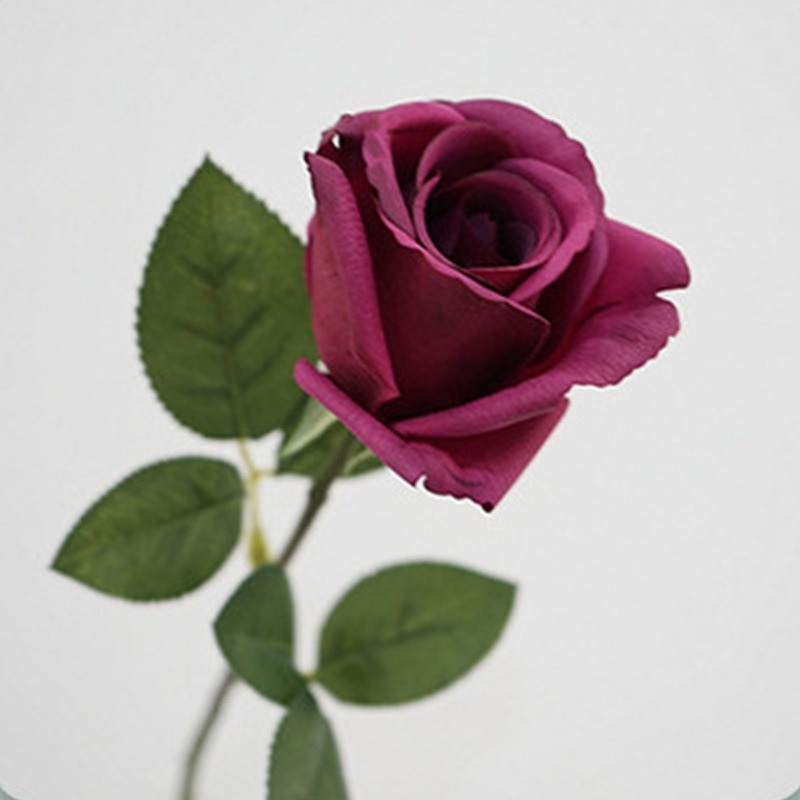Hand-feeling moisturizing artificial rose