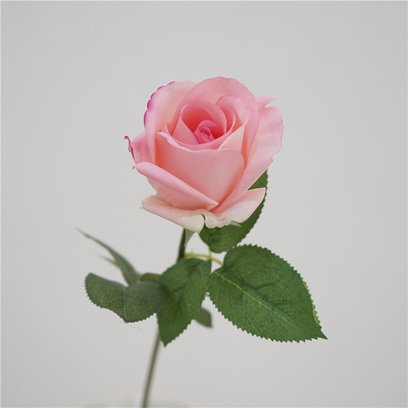 Hand-feeling moisturizing artificial rose