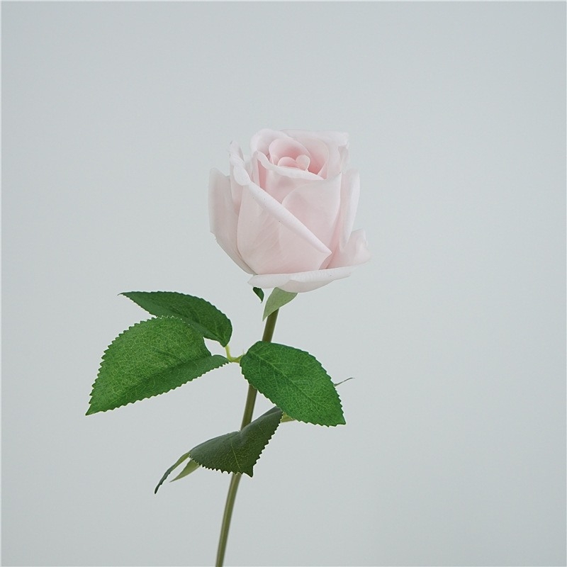 Hand-feeling moisturizing artificial rose