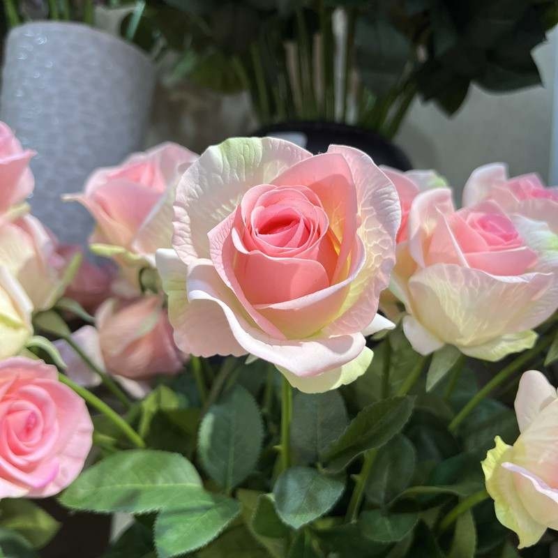 Simulated high moisturizing rose