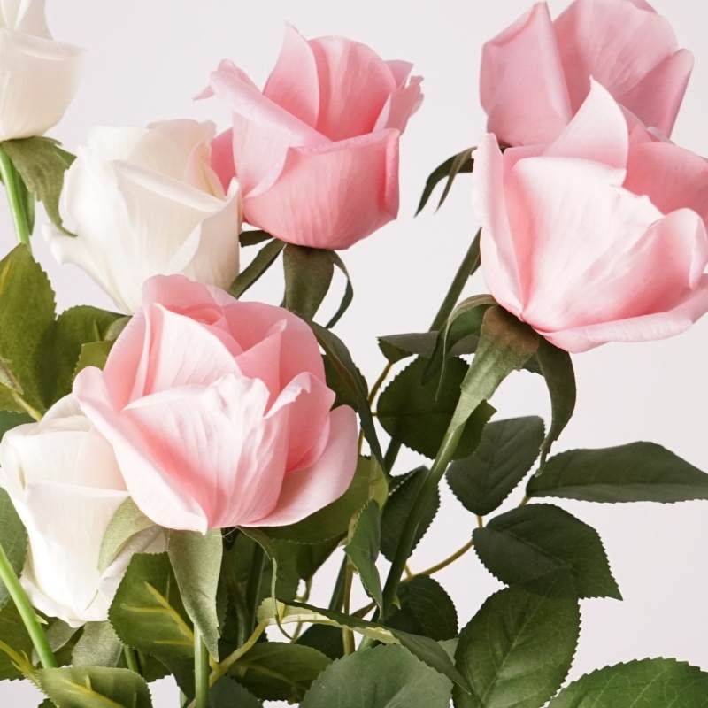 Wholesale of artificial roses with a hand feel
