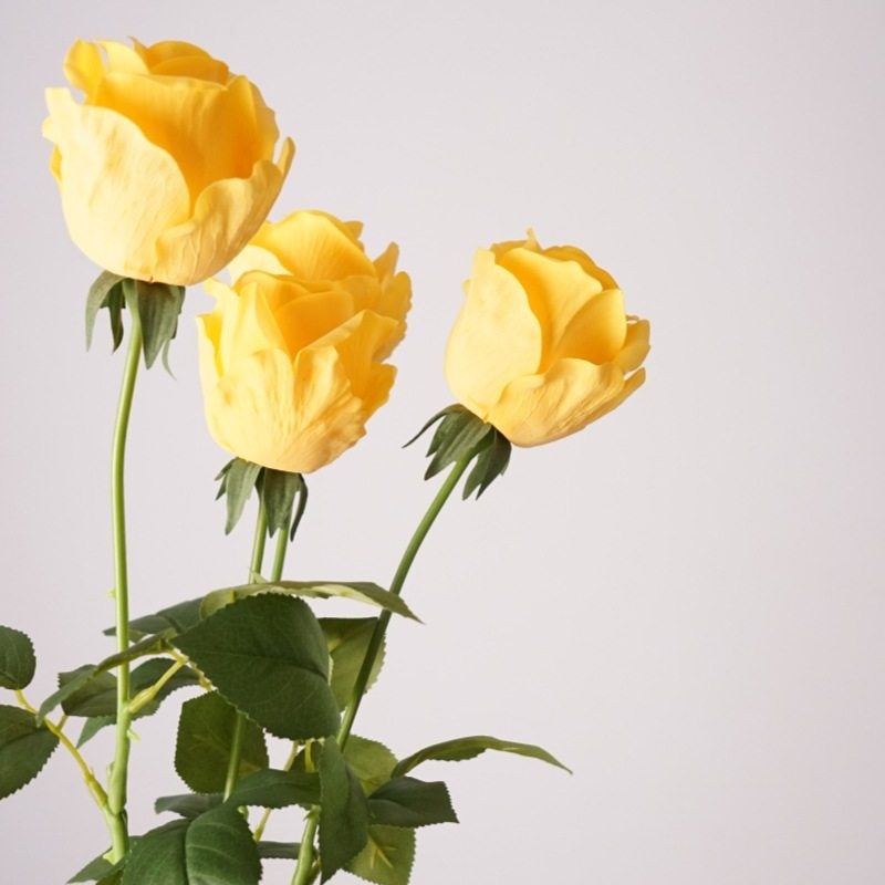 Wholesale of artificial roses with a hand feel