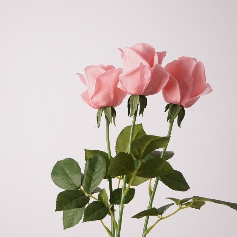 Wholesale artificial roses with a hand feel