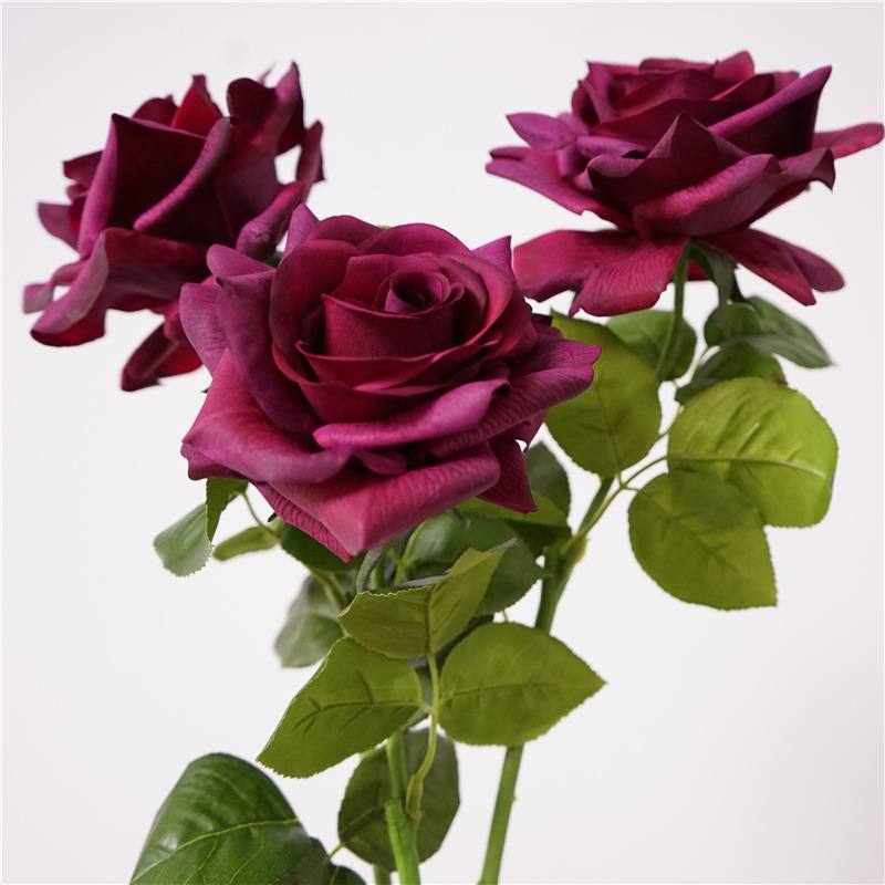 Realistic artificial roses