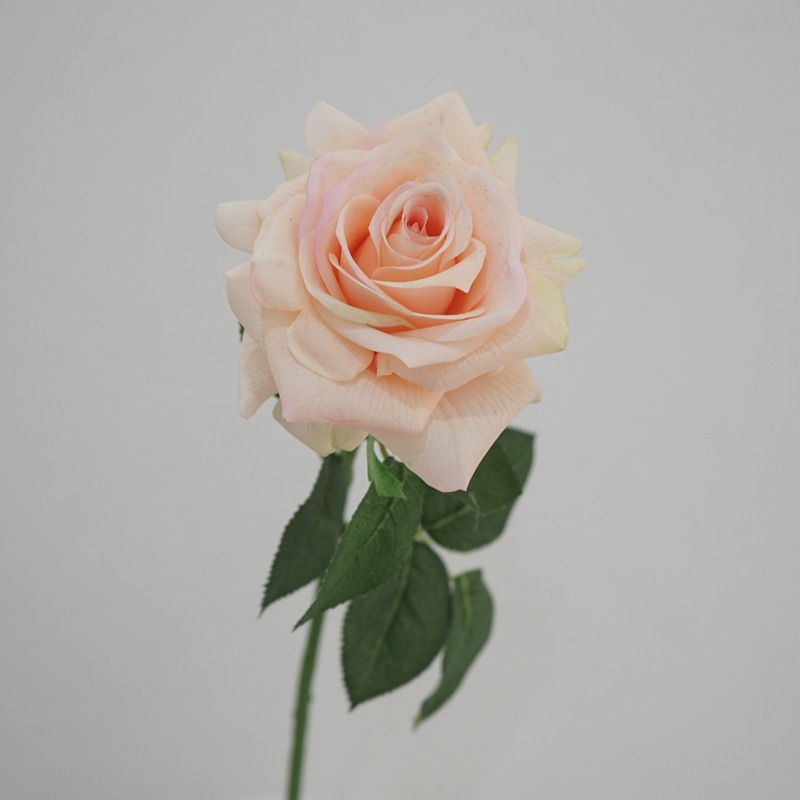 Realistic fake roses