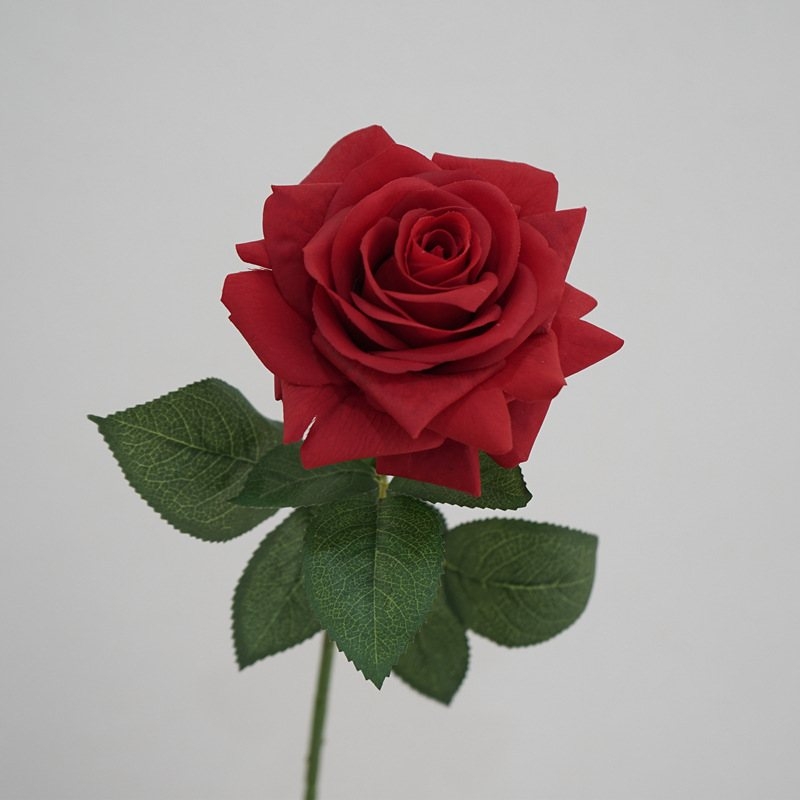 Realistic fake roses