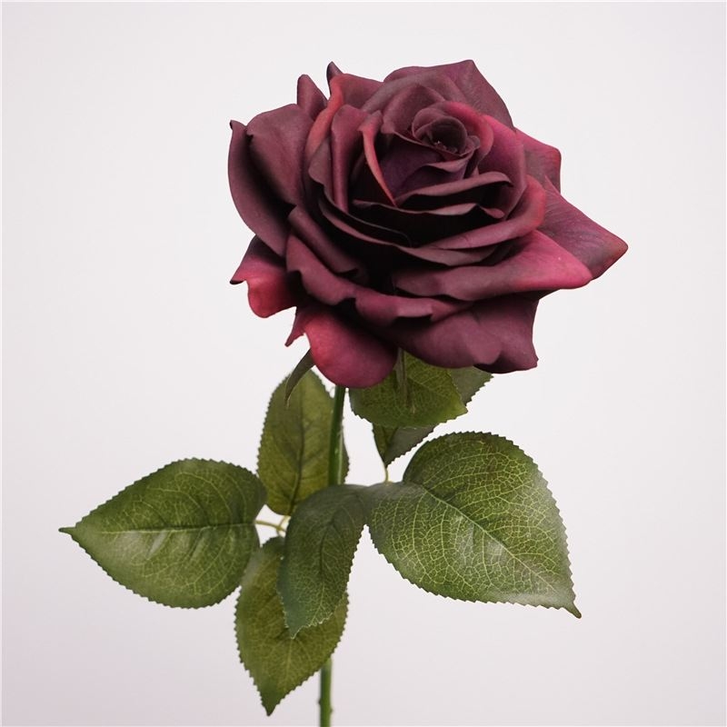 Realistic fake roses