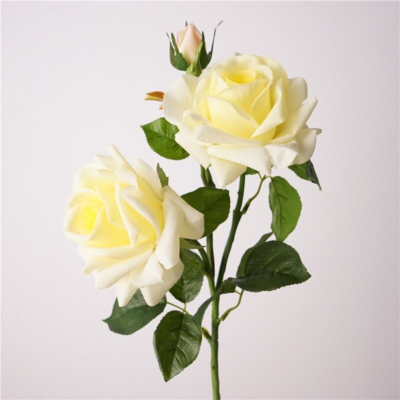 Lifelike fake roses