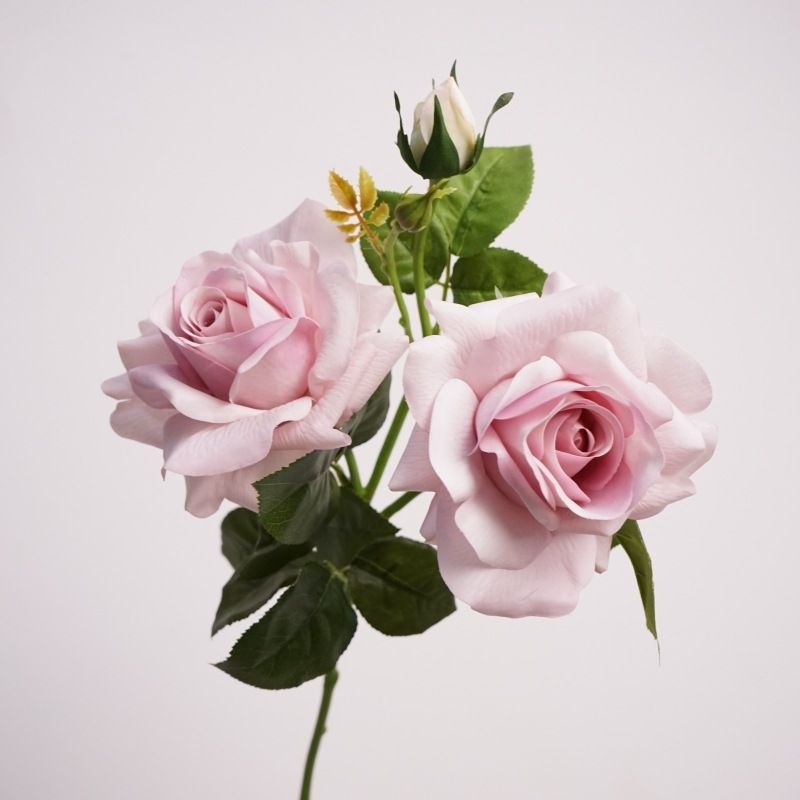 Lifelike fake roses