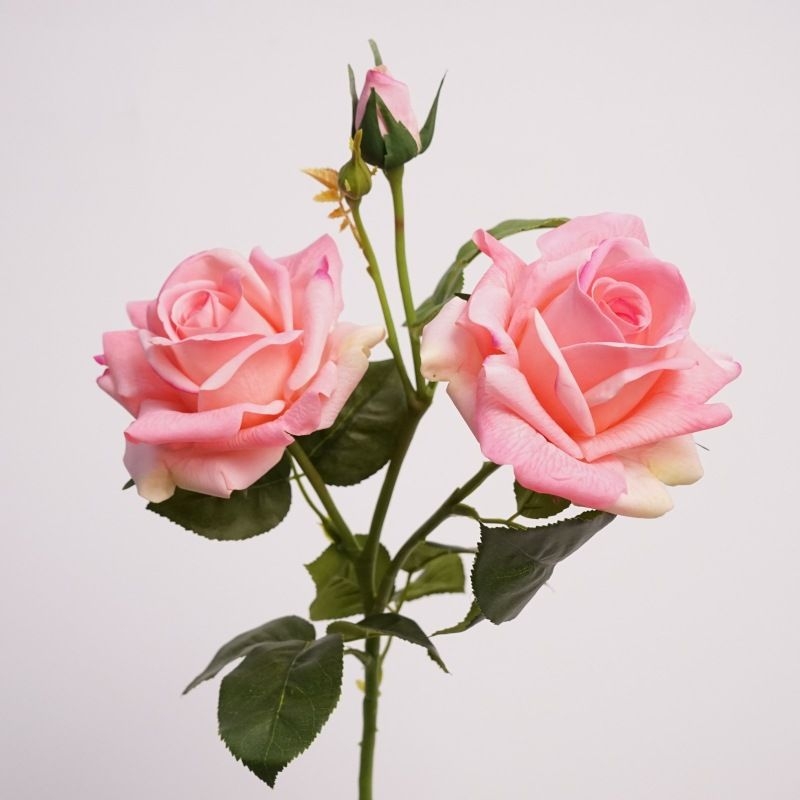 Lifelike fake roses