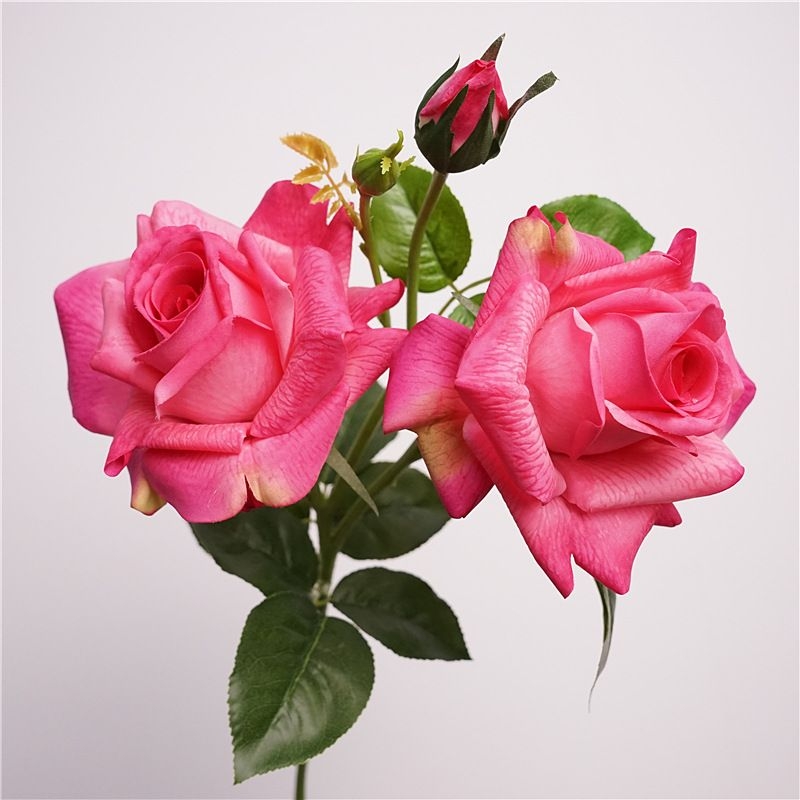 Lifelike fake roses