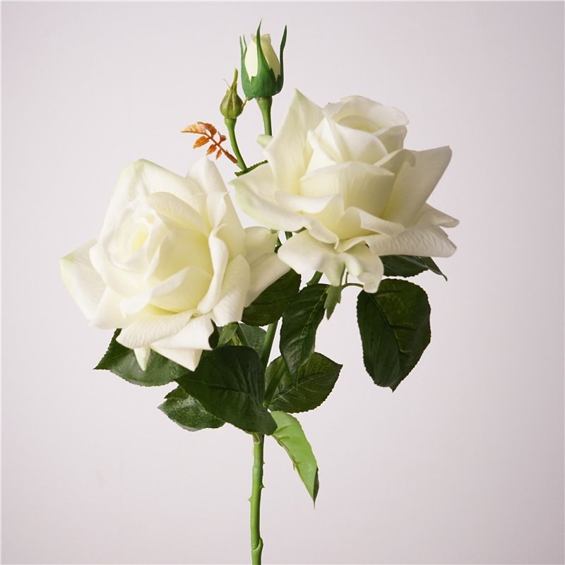 Lifelike fake roses