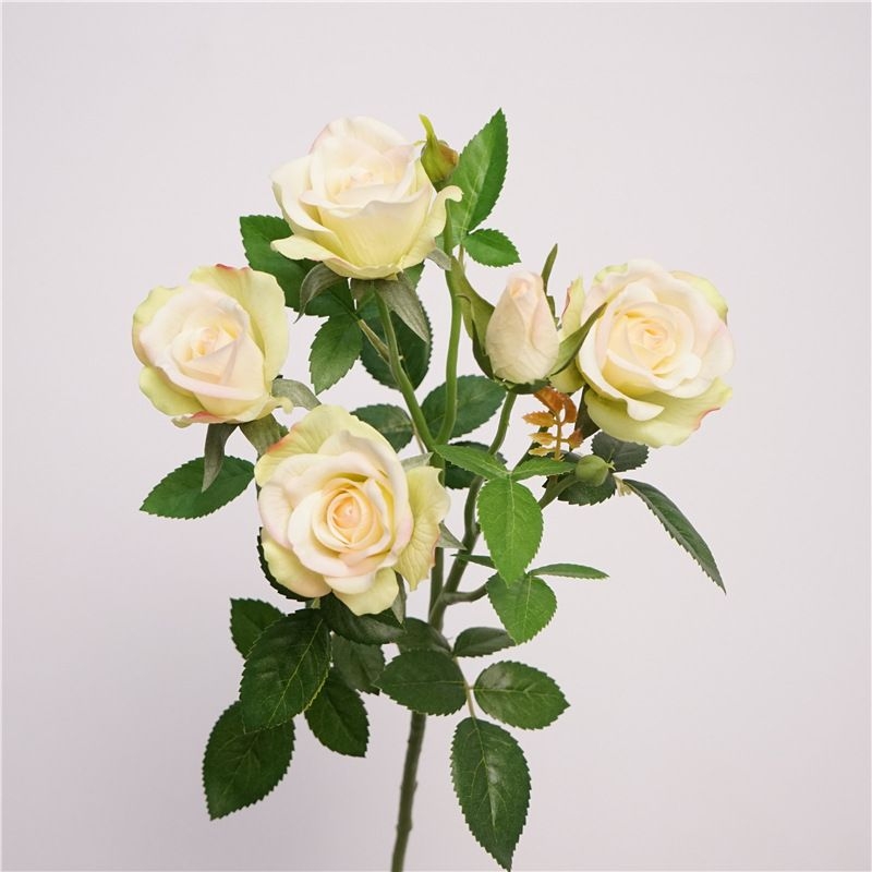 Lifelike artificial roses