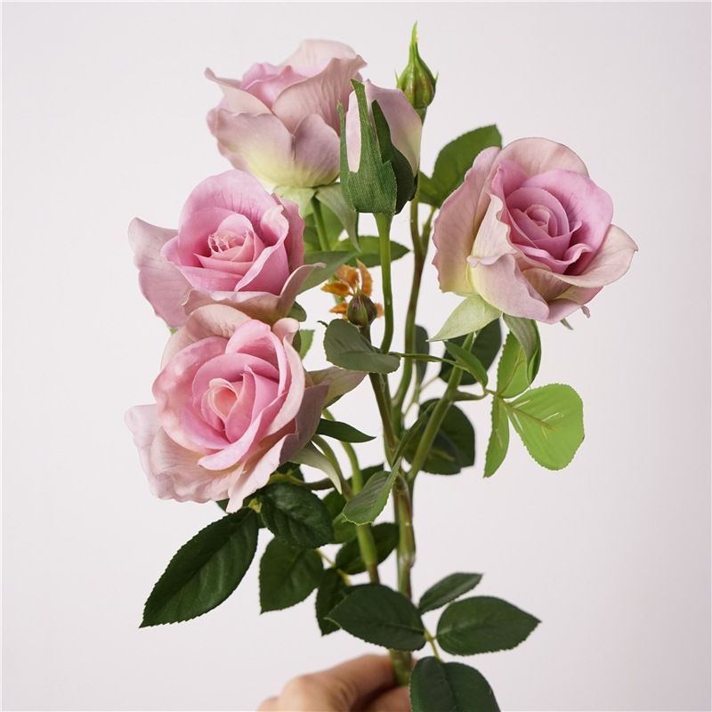 Lifelike artificial roses