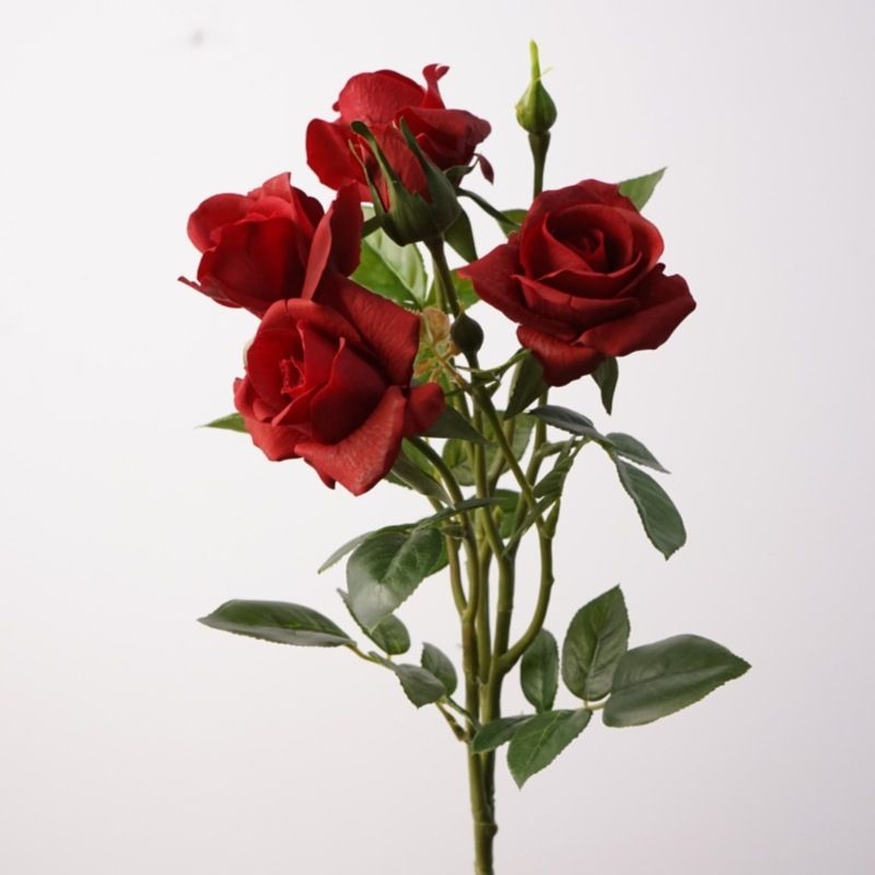 Lifelike artificial roses