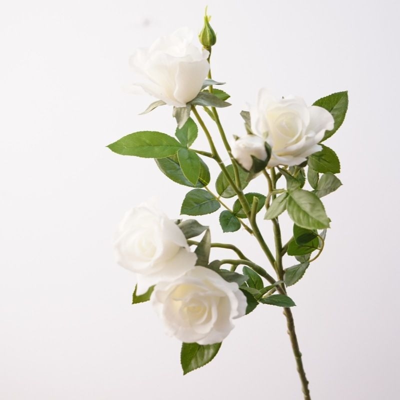 Lifelike artificial roses