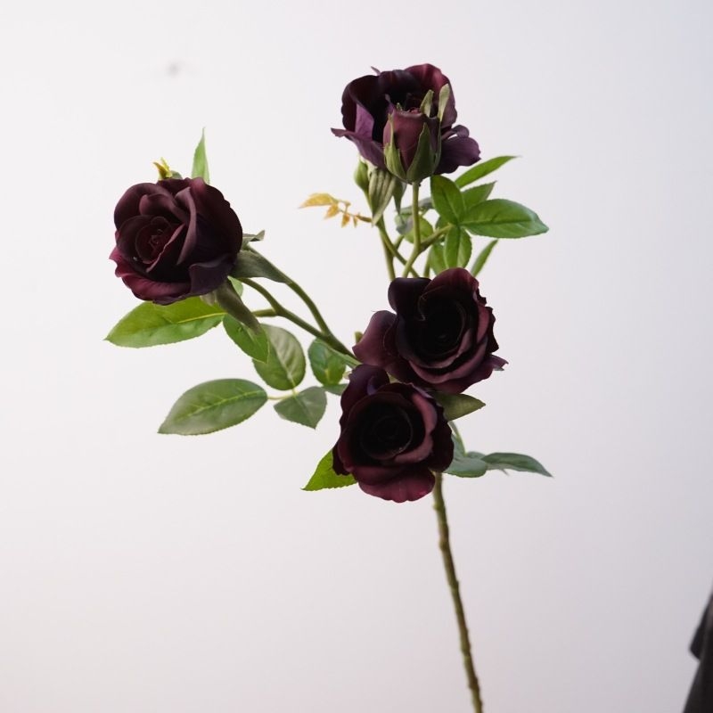 Lifelike artificial roses