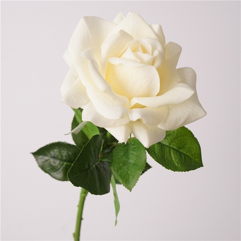 Lifelike handmade roses