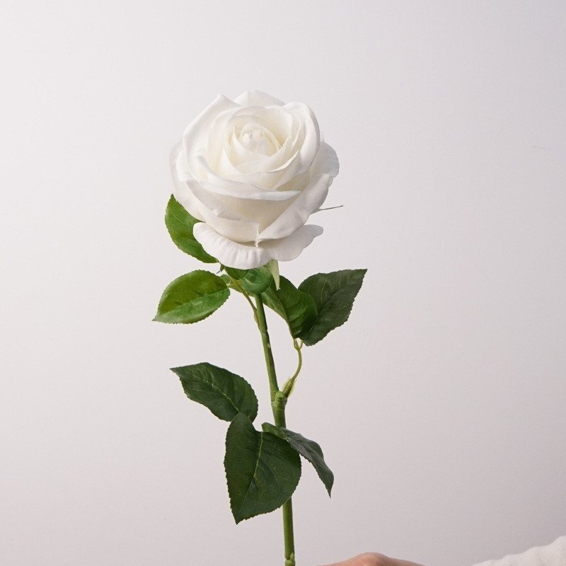 Wholesale Lifelike Artificial Roses