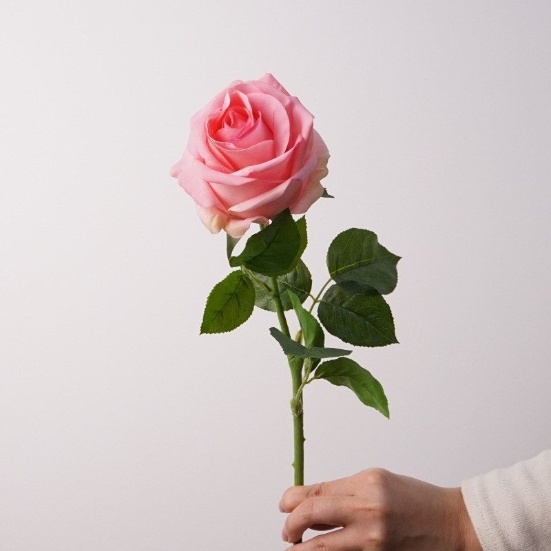 Wholesale Lifelike Artificial Roses