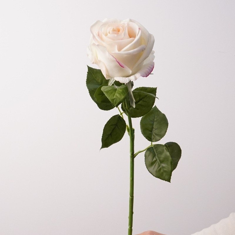 Wholesale Lifelike Artificial Roses