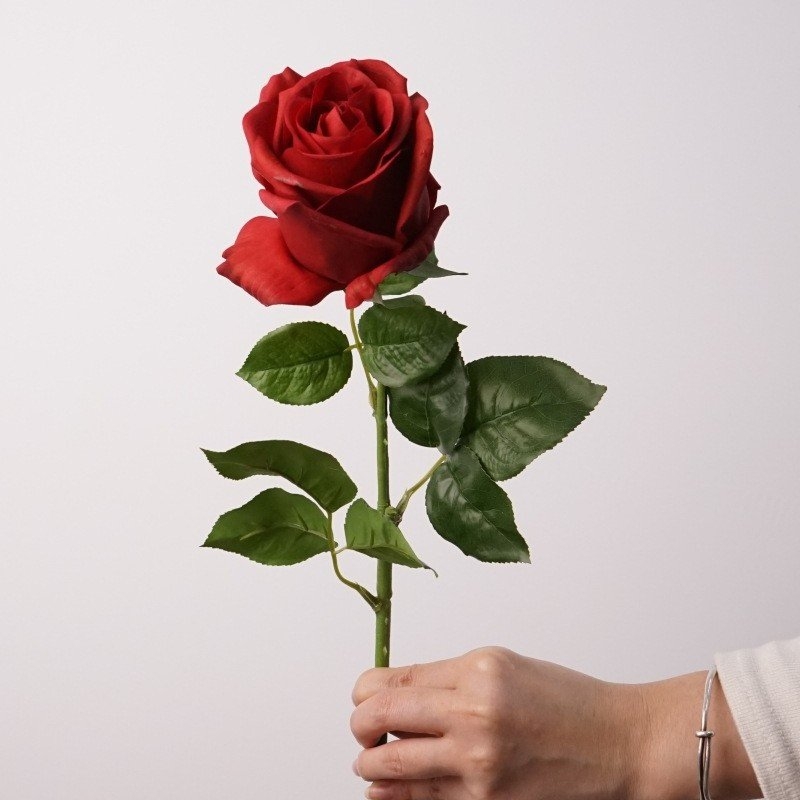 Wholesale Lifelike Artificial Roses