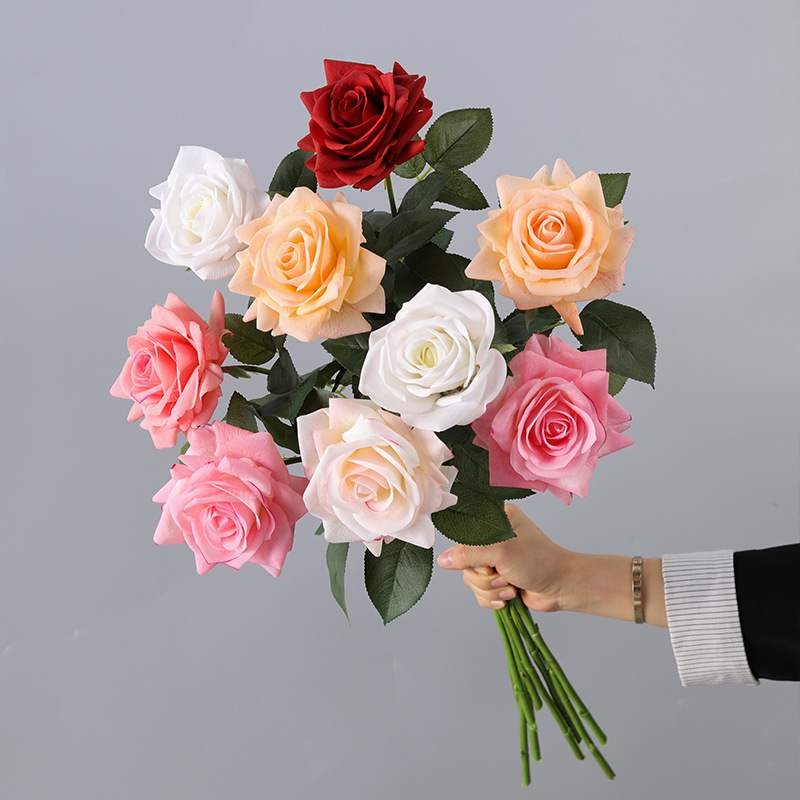Wholesale realistic artificial roses
