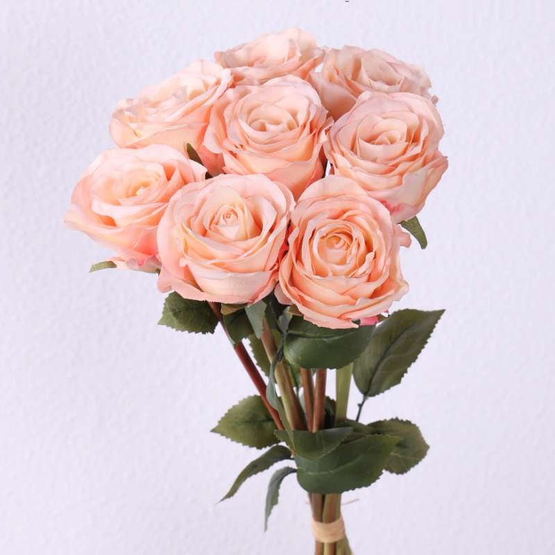 Artificial silk bouquet containing 8 roses