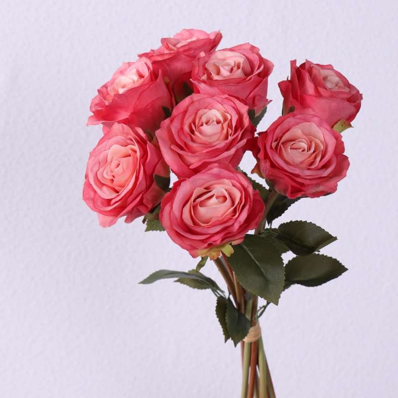 Artificial silk bouquet containing 8 roses