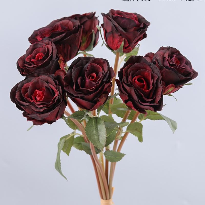 Artificial silk bouquet containing 8 roses