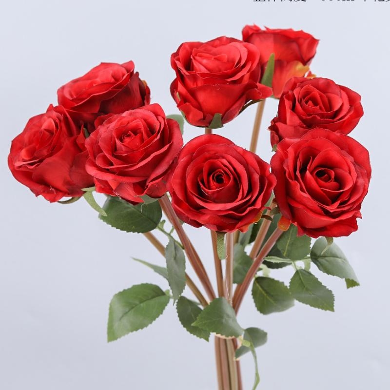 Artificial silk bouquet containing 8 roses