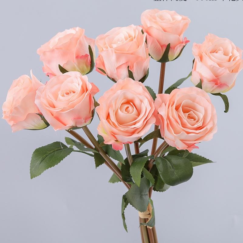 Artificial silk bouquet containing 8 roses