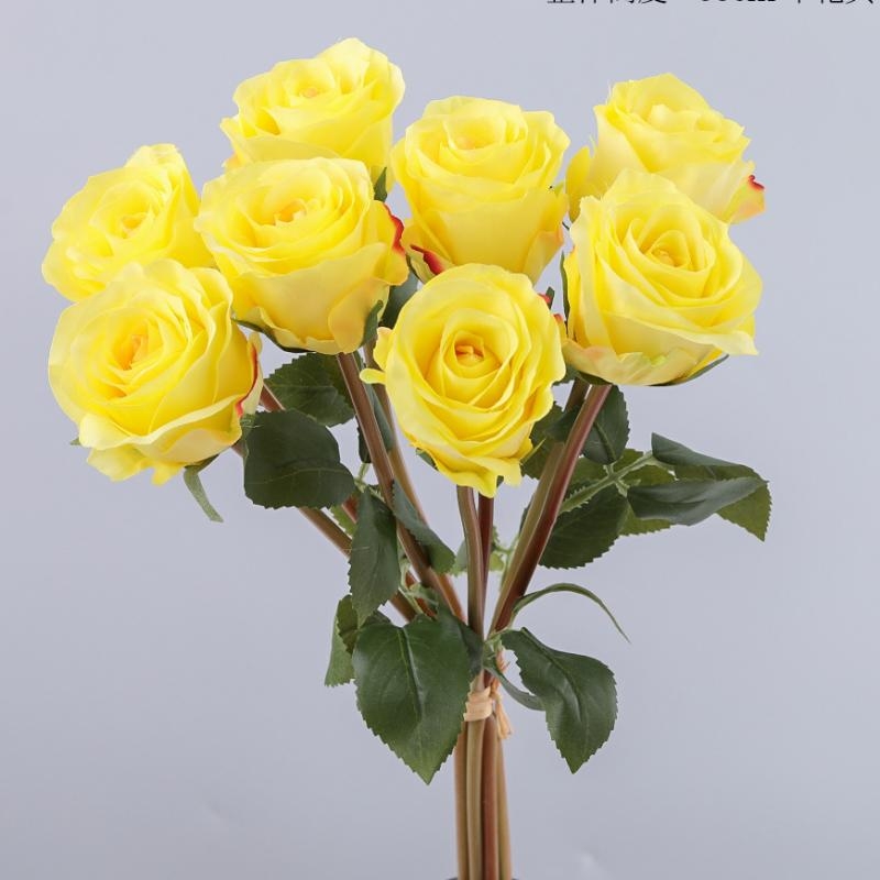 Artificial silk bouquet containing 8 roses