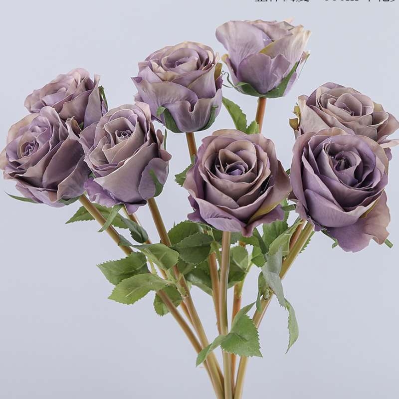Artificial silk bouquet containing 8 roses