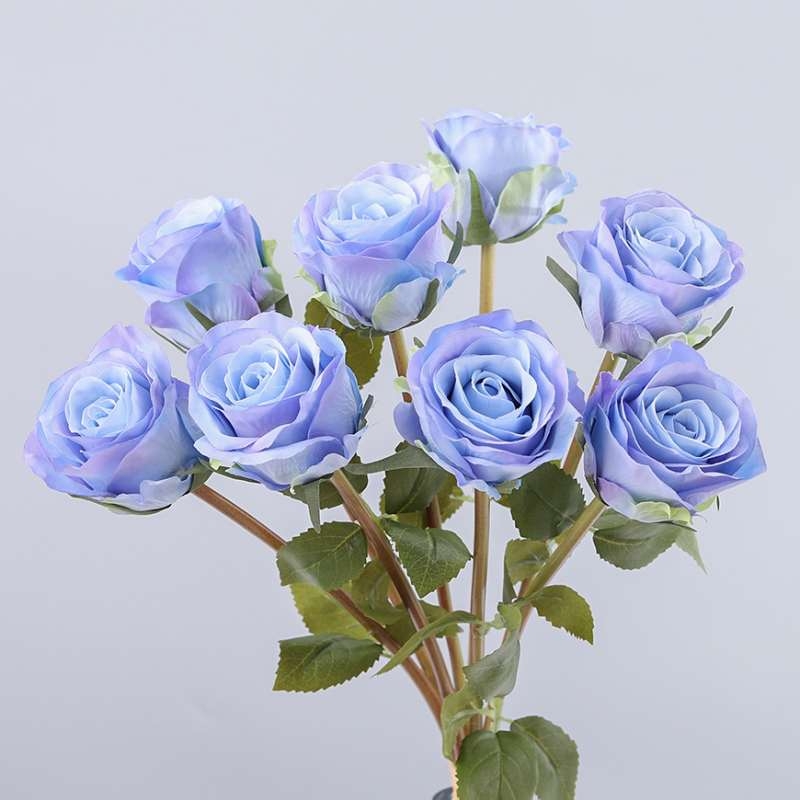 Artificial silk bouquet containing 8 roses